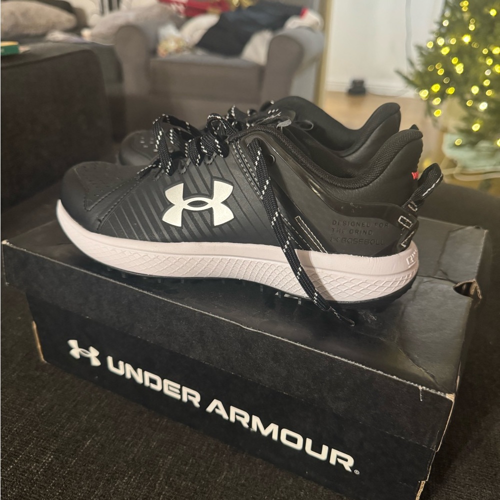 Under Armour Kids Black and White Sneakers baseball turf shoes